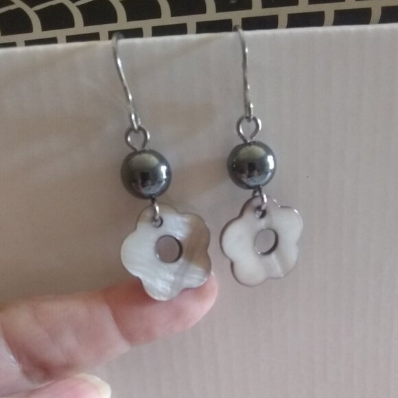 Monochromatic Flower Power! Floral Shell & Hematite Dangle Earrings - Picture 7 of 9